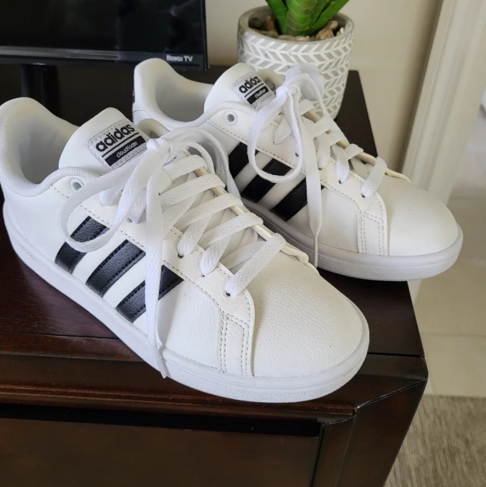 WOMEN'S ADIDAS SNEAKERS
